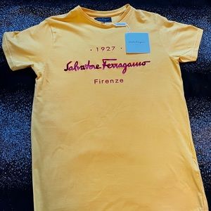 salvatore ferragamo t shirt new and never worn. Size L.